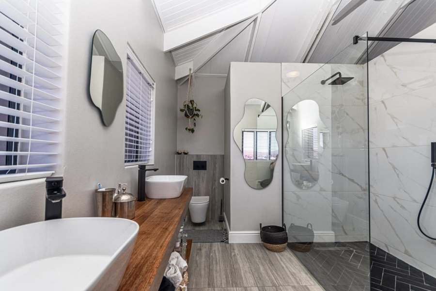 4 Bedroom Property for Sale in Atlantic Beach Golf Estate Western Cape
